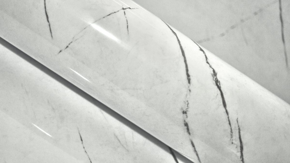 ПВХ-плёнка АДИЛЕТ Marble MA-01 Гейрангер на изгибе - фото декора