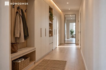 Мебель в длинный коридор: как не превратить его в тоннель